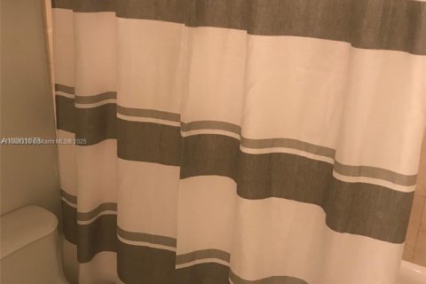 Condo in Miami Beach, Florida, 1 bedroom  № 2021362 - photo 14