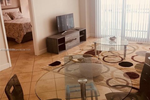 Condo in Miami Beach, Florida, 1 bedroom  № 2021362 - photo 5