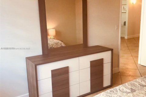 Condo in Miami Beach, Florida, 1 bedroom  № 2021362 - photo 4