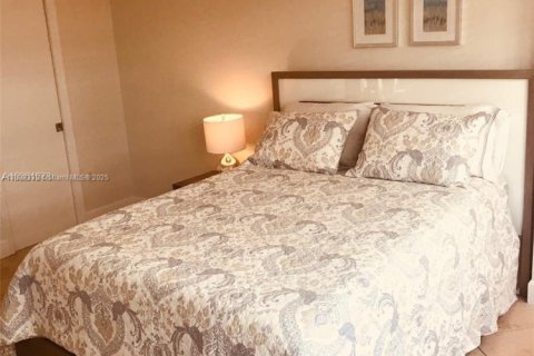 Condo in Miami Beach, Florida, 1 bedroom  № 2021362 - photo 11