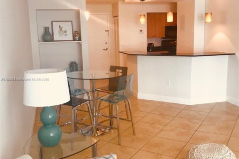 Condo in Miami Beach, Florida, 1 bedroom  № 2021362 - photo 6