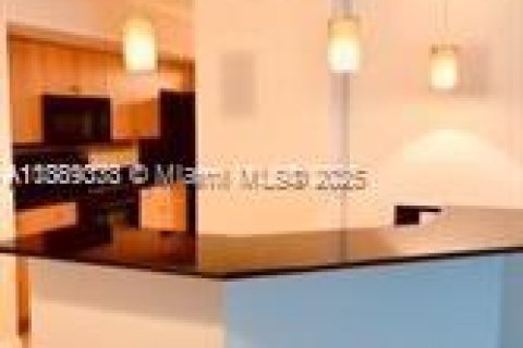 Condo in Miami Beach, Florida, 1 bedroom  № 2021362 - photo 2