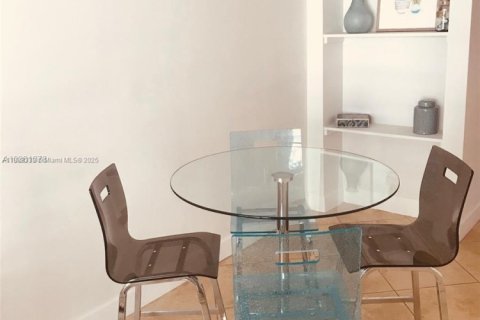 Condo in Miami Beach, Florida, 1 bedroom  № 2021362 - photo 8