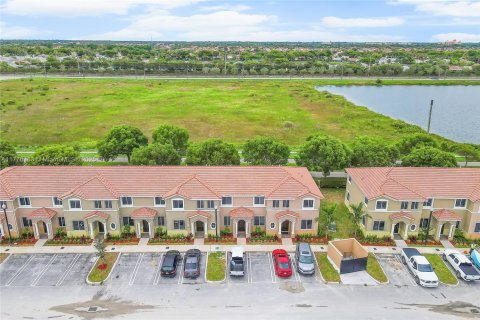 Townhouse in Homestead, Florida 3 bedrooms, 120.96 sq.m. № 1715034 - photo 26