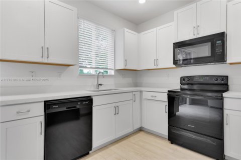 Townhouse in Homestead, Florida 3 bedrooms, 120.96 sq.m. № 1715034 - photo 7
