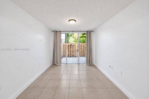 Touwnhouse à vendre à Miami Shores, Floride: 3 chambres, 129.51 m2 № 2414719 - photo 10