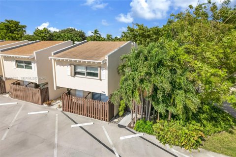 Touwnhouse à vendre à Miami Shores, Floride: 3 chambres, 129.51 m2 № 2414719 - photo 2