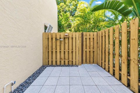 Touwnhouse à vendre à Miami Shores, Floride: 3 chambres, 129.51 m2 № 2414719 - photo 23