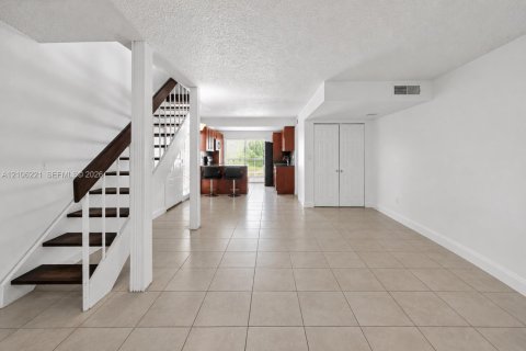Touwnhouse à vendre à Miami Shores, Floride: 3 chambres, 129.51 m2 № 2414719 - photo 9