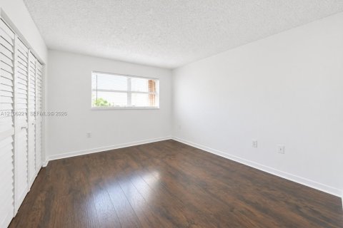 Touwnhouse à vendre à Miami Shores, Floride: 3 chambres, 129.51 m2 № 2414719 - photo 14