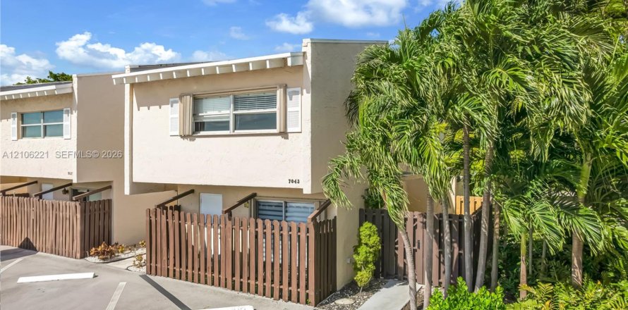 Touwnhouse à Miami Shores, Floride 3 chambres, 129.51 m2 № 2414719
