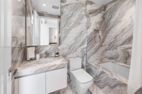 Condominio en venta en Sunny Isles Beach, Florida, 3 dormitorios, 243.03 m2 № 1697692 - foto 30