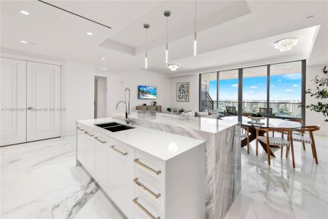 Condominio en venta en Sunny Isles Beach, Florida, 3 dormitorios, 243.03 m2 № 1697692 - foto 15