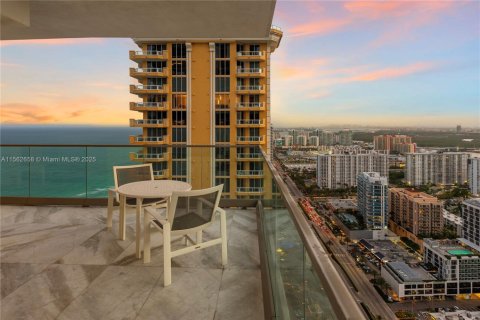 Condominio en venta en Sunny Isles Beach, Florida, 3 dormitorios, 243.03 m2 № 1697692 - foto 3