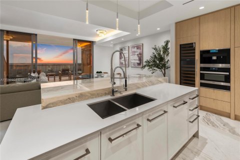 Condominio en venta en Sunny Isles Beach, Florida, 3 dormitorios, 243.03 m2 № 1697692 - foto 16