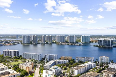 Condominio en venta en Sunny Isles Beach, Florida, 3 dormitorios, 243.03 m2 № 1697692 - foto 6