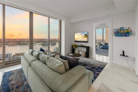 Condominio en venta en Sunny Isles Beach, Florida, 3 dormitorios, 243.03 m2 № 1697692 - foto 17