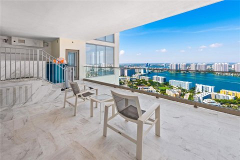 Condominio en venta en Sunny Isles Beach, Florida, 3 dormitorios, 243.03 m2 № 1697692 - foto 5