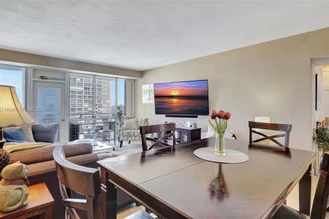 Condominio en venta en Fort Lauderdale, Florida, 1 dormitorio, 74.79 m2 № 1864801 - foto 1