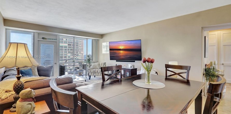 Condominio en Fort Lauderdale, Florida, 1 dormitorio  № 1864801