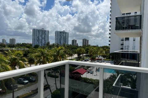 Condo in Aventura, Florida, 1 bedroom  № 1977651 - photo 8