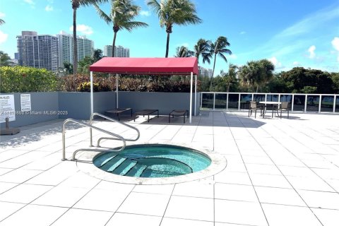 Condo in Aventura, Florida, 1 bedroom  № 1977651 - photo 14
