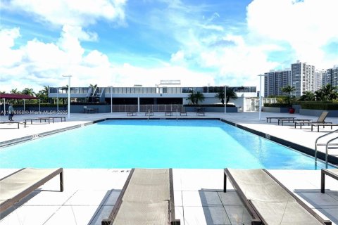 Condo in Aventura, Florida, 1 bedroom  № 1977651 - photo 12
