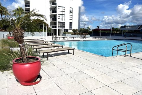 Condo in Aventura, Florida, 1 bedroom  № 1977651 - photo 13
