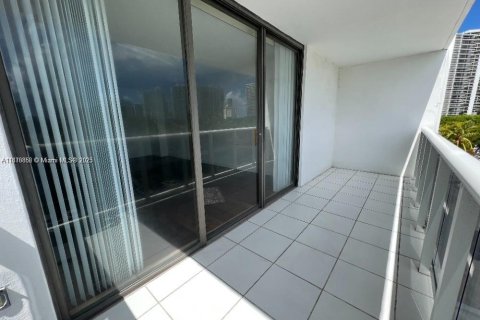 Condo in Aventura, Florida, 1 bedroom  № 1977651 - photo 9