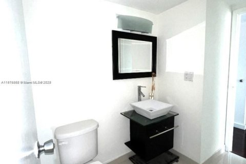 Condo in Aventura, Florida, 1 bedroom  № 1977651 - photo 7