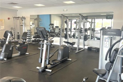 Condo in Aventura, Florida, 1 bedroom  № 1977651 - photo 11
