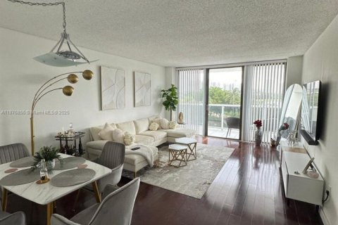 Condo in Aventura, Florida, 1 bedroom  № 1977651 - photo 2