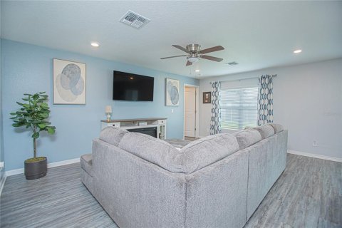 House in Auburndale, Florida 4 bedrooms, 146.41 sq.m. № 2092460 - photo 9