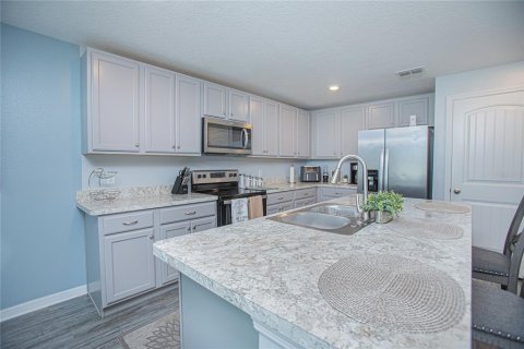 House in Auburndale, Florida 4 bedrooms, 146.41 sq.m. № 2092460 - photo 5