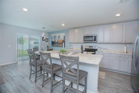 House in Auburndale, Florida 4 bedrooms, 146.41 sq.m. № 2092460 - photo 8