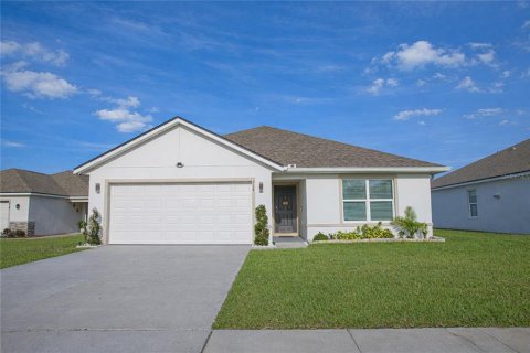Casa en Auburndale, Florida 4 dormitorios, 146.41 m2 № 2092460