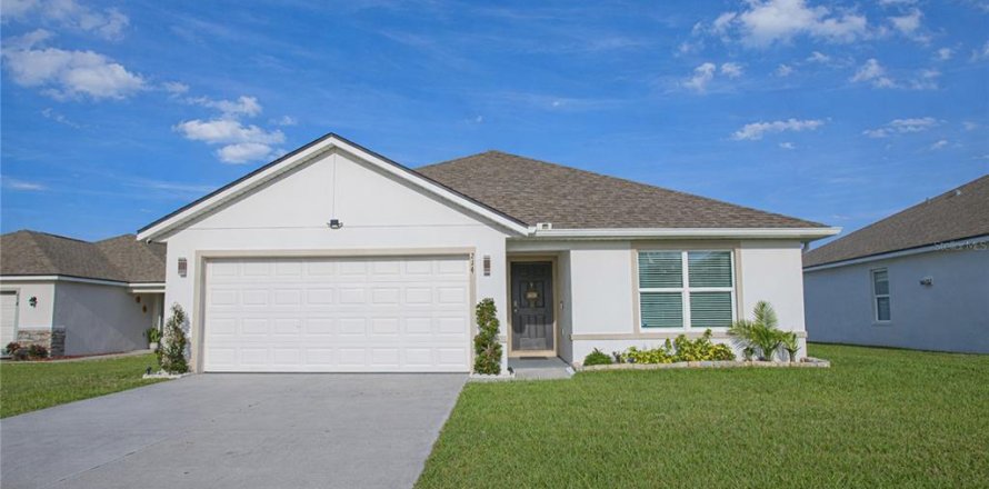 House in Auburndale, Florida 4 bedrooms, 146.41 sq.m. № 2092460