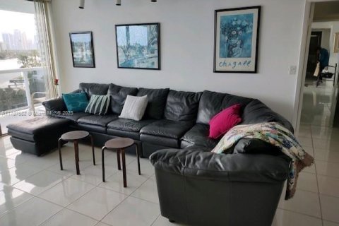 Condo in Aventura, Florida, 2 bedrooms № 1940791 - photo 5