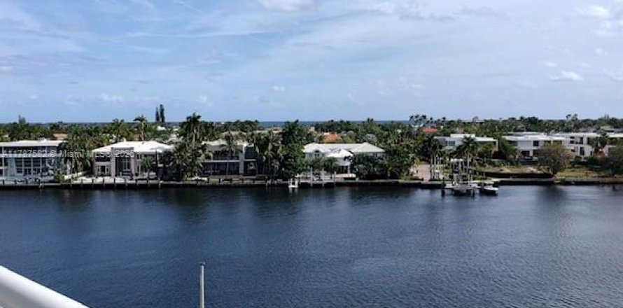 Condo in Aventura, Florida, 2 bedrooms № 1940791