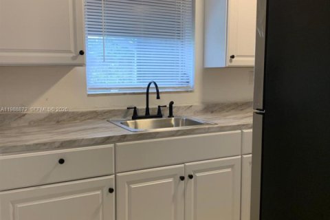 Купить виллу или дом в Норт-Майами-Бич, Флорида 3 спальни, 94.02м2, № 2051091 - фото 4