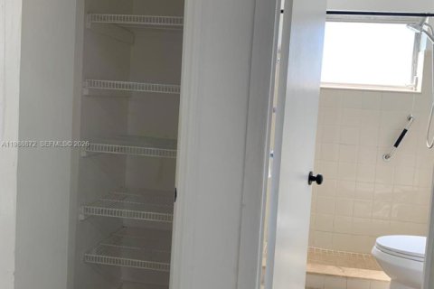 Купить виллу или дом в Норт-Майами-Бич, Флорида 3 спальни, 94.02м2, № 2051091 - фото 11