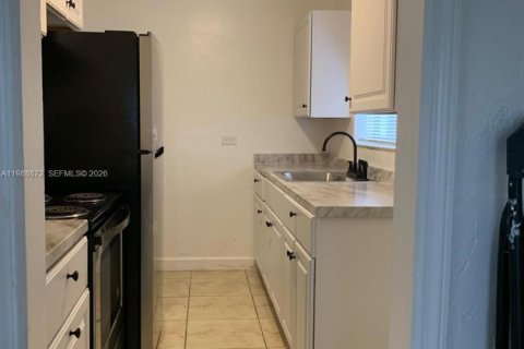 Купить виллу или дом в Норт-Майами-Бич, Флорида 3 спальни, 94.02м2, № 2051091 - фото 2