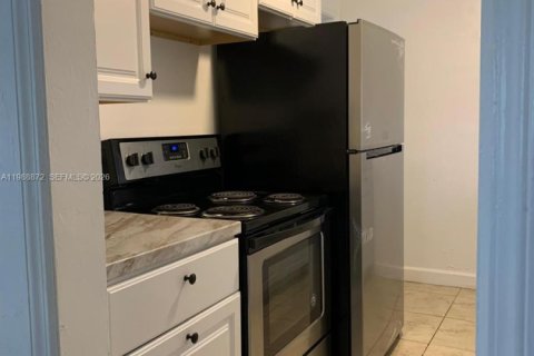 Купить виллу или дом в Норт-Майами-Бич, Флорида 3 спальни, 94.02м2, № 2051091 - фото 3