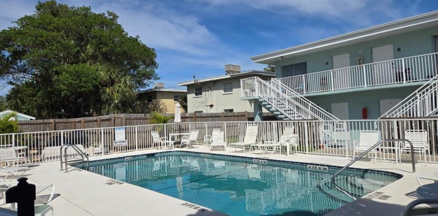 Condominio en Cape Canaveral, Florida, 1 dormitorio № 2110969