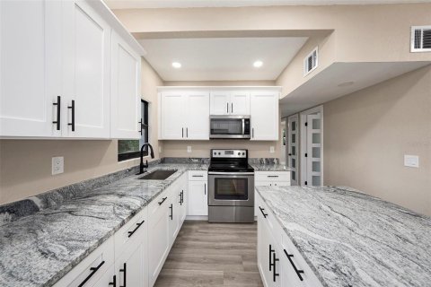 House in Tampa, Florida 3 bedrooms, 101.73 sq.m. № 1878203 - photo 8