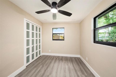 House in Tampa, Florida 3 bedrooms, 101.73 sq.m. № 1878203 - photo 12