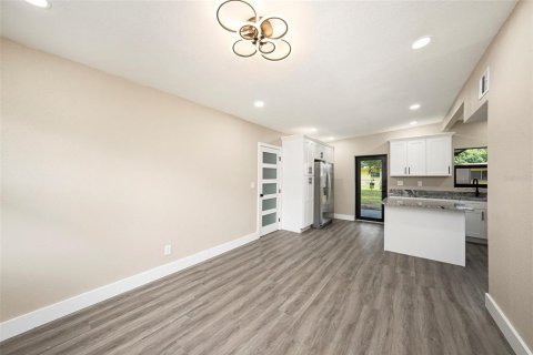 House in Tampa, Florida 3 bedrooms, 101.73 sq.m. № 1878203 - photo 3