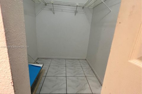 Copropriété à louer à Hialeah, Floride: 2 chambres, 69.68 m2 № 1897174 - photo 17