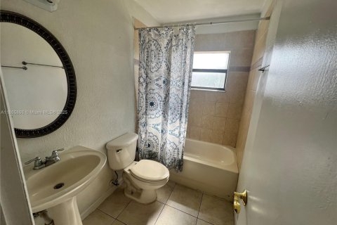 Copropriété à louer à Hialeah, Floride: 2 chambres, 69.68 m2 № 1897174 - photo 7