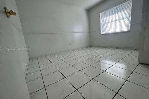 Copropriété à louer à Hialeah, Floride: 2 chambres, 69.68 m2 № 1897174 - photo 11